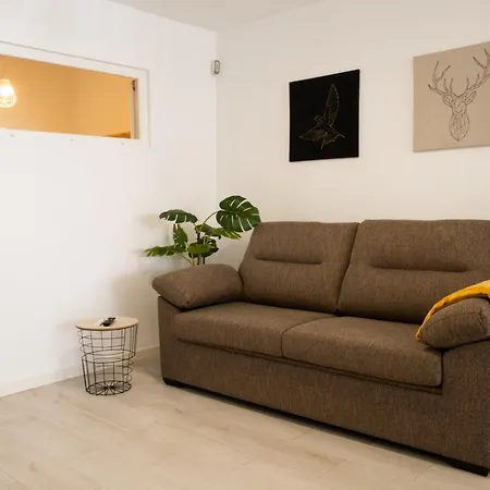 Con Terraza Privada, Piscina Y Capacidad 4 Personas