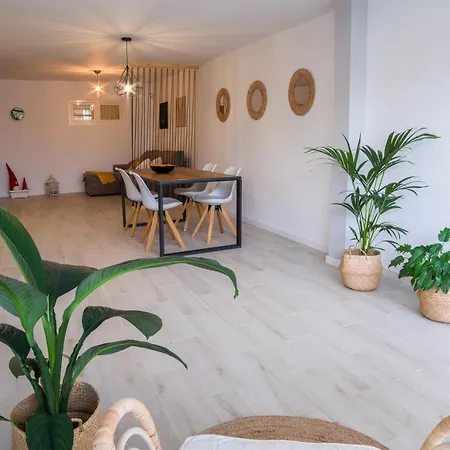 Con Terraza Privada, Piscina Y Capacidad 4 Personas *