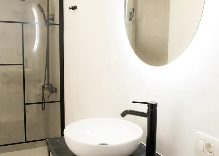 Con Terraza Privada, Piscina Y Capacidad 4 Personas *