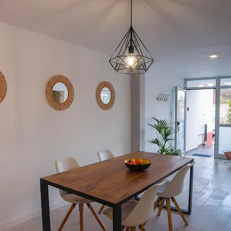 Con Terraza Privada, Piscina Y Capacidad 4 Personas *