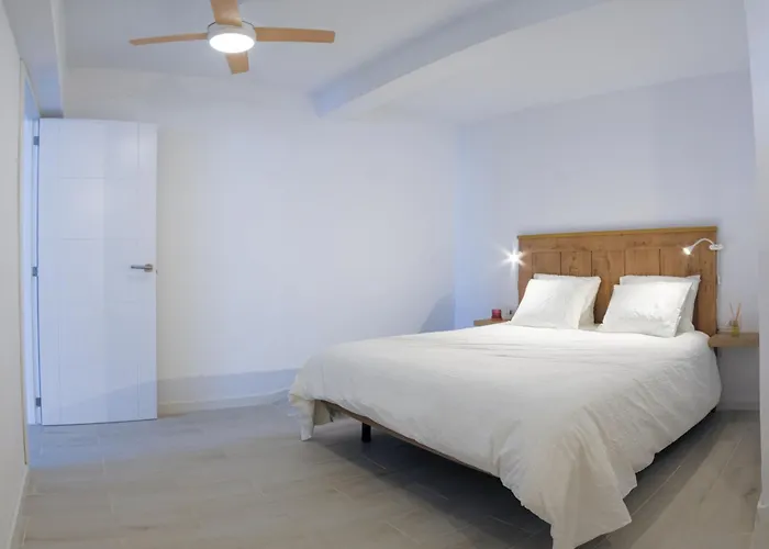 Con Terraza Privada, Piscina Y Capacidad 4 Personas דירה