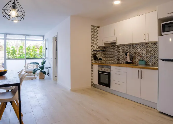 Con Terraza Privada, Piscina Y Capacidad 4 Personas דירה