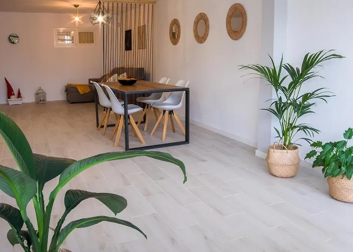 Con Terraza Privada, Piscina Y Capacidad 4 Personas *