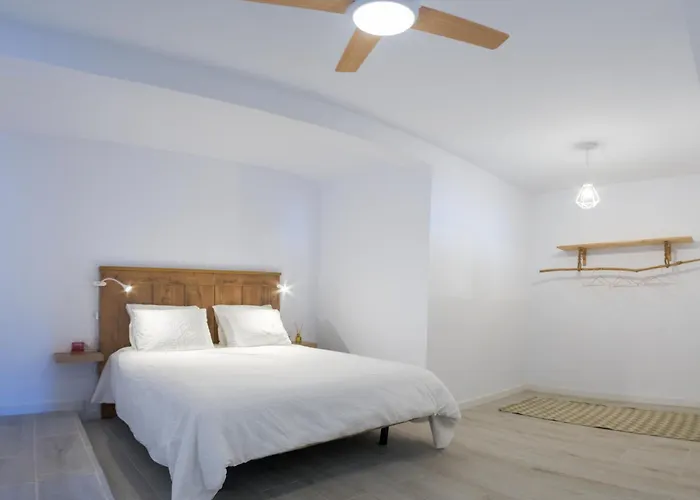 Con Terraza Privada, Piscina Y Capacidad 4 Personas *